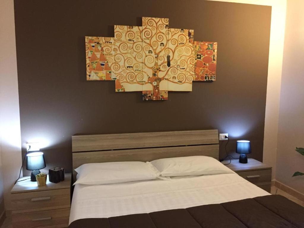 Hotel Ded 1 Parma Bagian luar foto